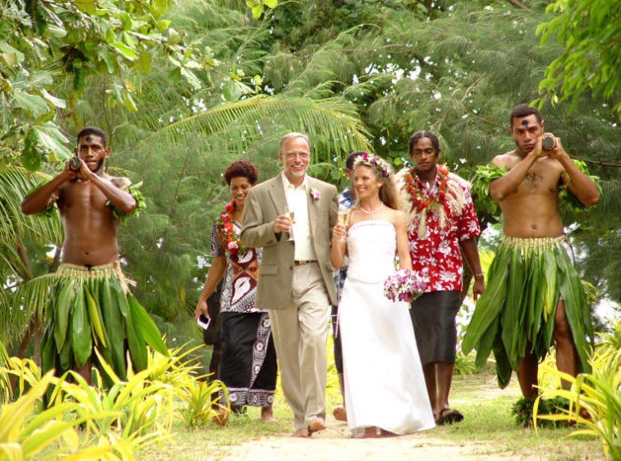 Tongan Beach Resort Utungake Kültér fotó